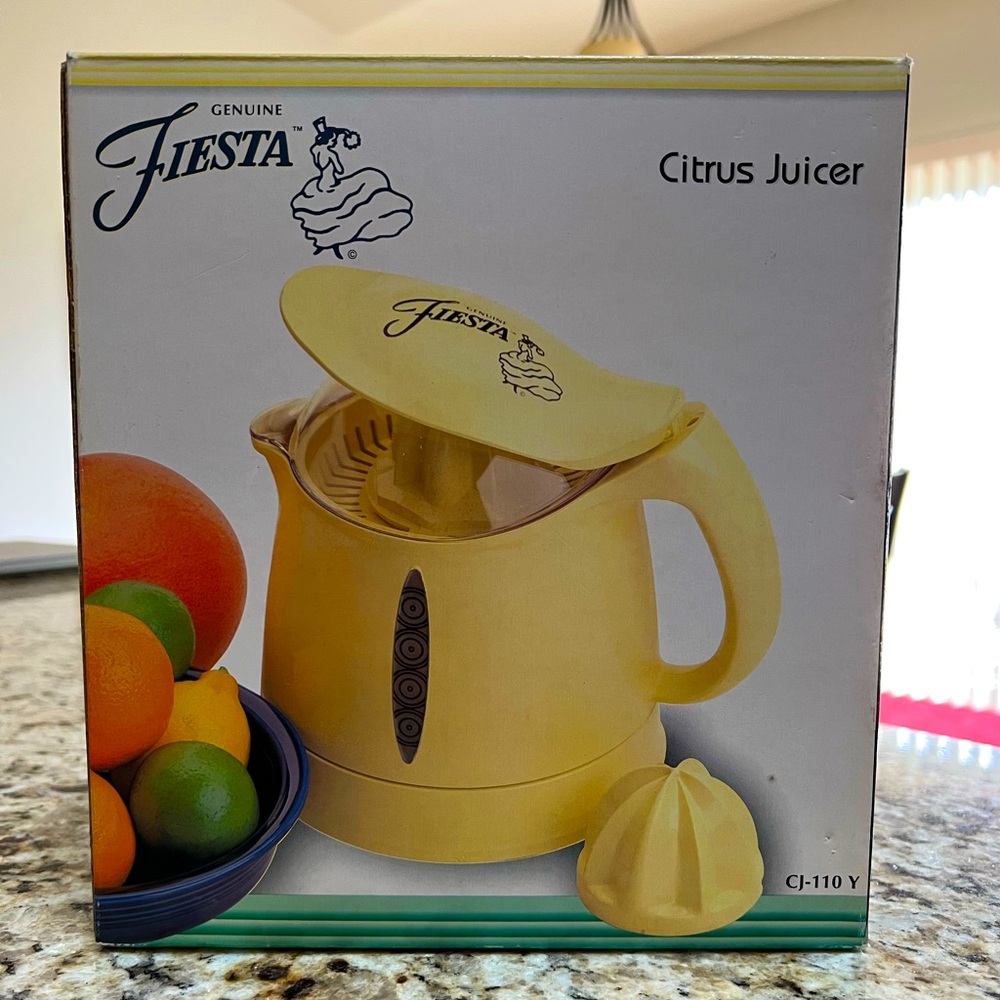 Yellow Fiesta Citrus Juicer NIB
